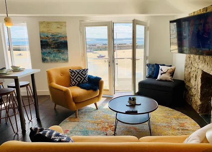 Beach House Apartment 1 - St. Ives Harbour Front Apartment With Stunning Views